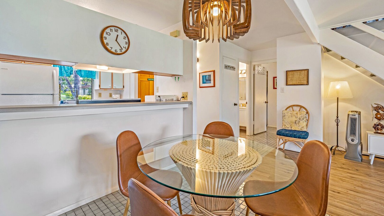 Photo of Livingroom in Historic Lahaina Front Street