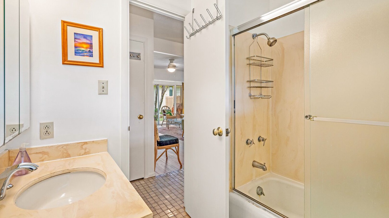 Photo of Bathroom in Historic Lahaina Front Street