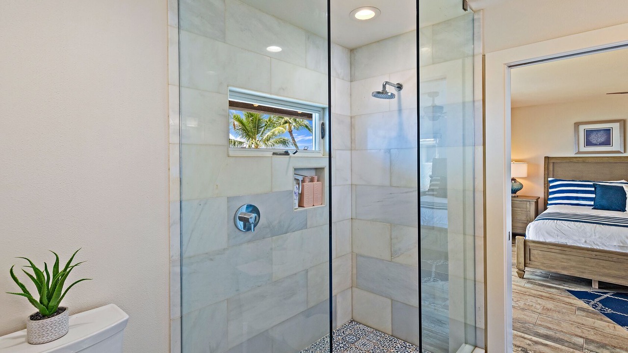 Photo of Bathroom in Downtown Lahaina