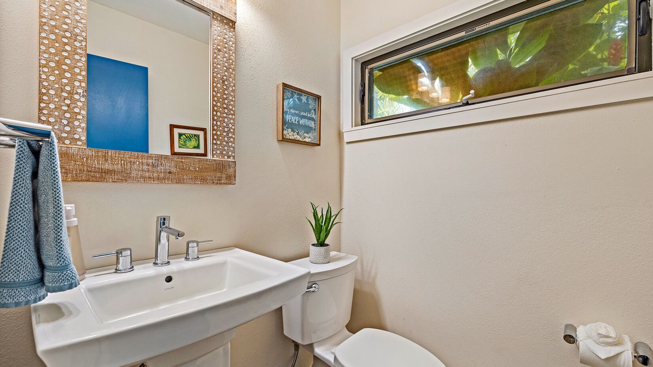 Photo of Bathroom in Downtown Lahaina