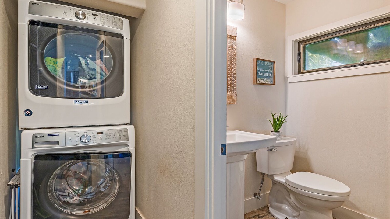 Photo of Bathroom in Downtown Lahaina