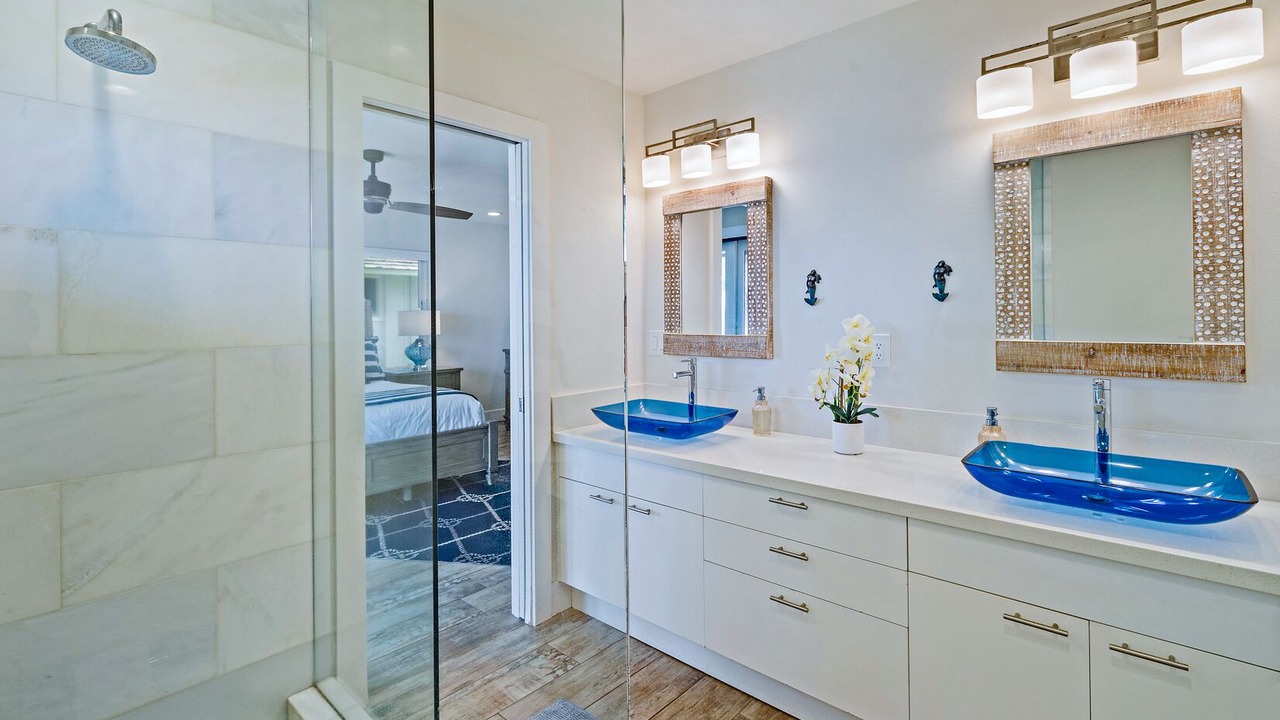 Photo of Bathroom in Downtown Lahaina