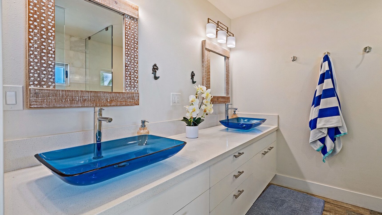 Photo of Bathroom in Downtown Lahaina