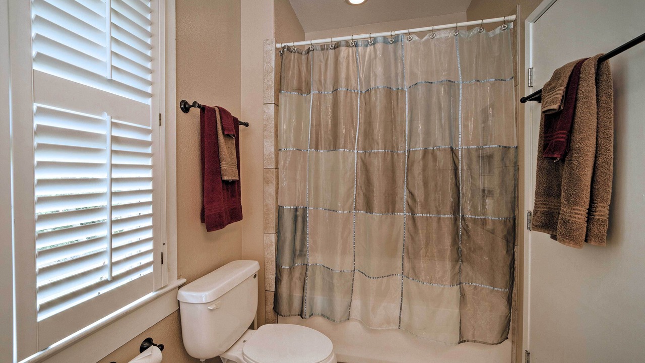Photo of Bathroom in Hilo