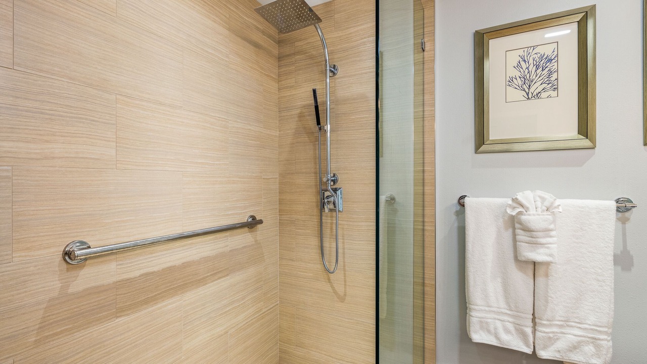 Photo of Bathroom in Downtown Lahaina