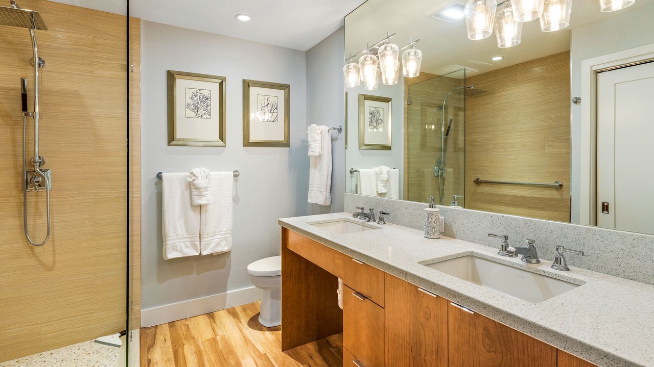 Photo of Bathroom in Downtown Lahaina