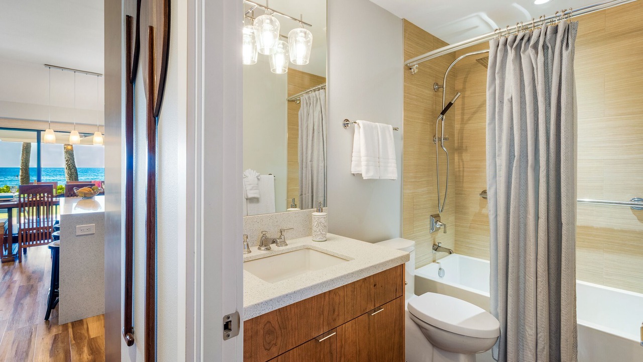 Photo of Bathroom in Downtown Lahaina