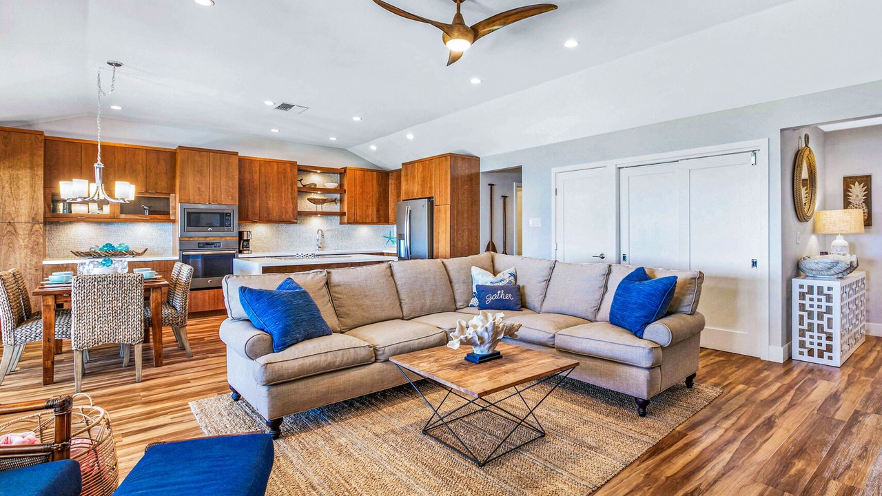Photo of Livingroom in Downtown Lahaina