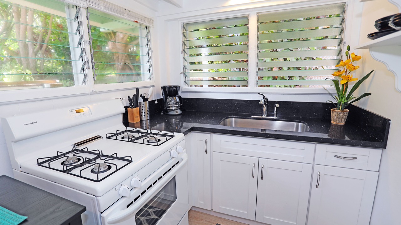 Photo of Kitchen in Ka'a'awa