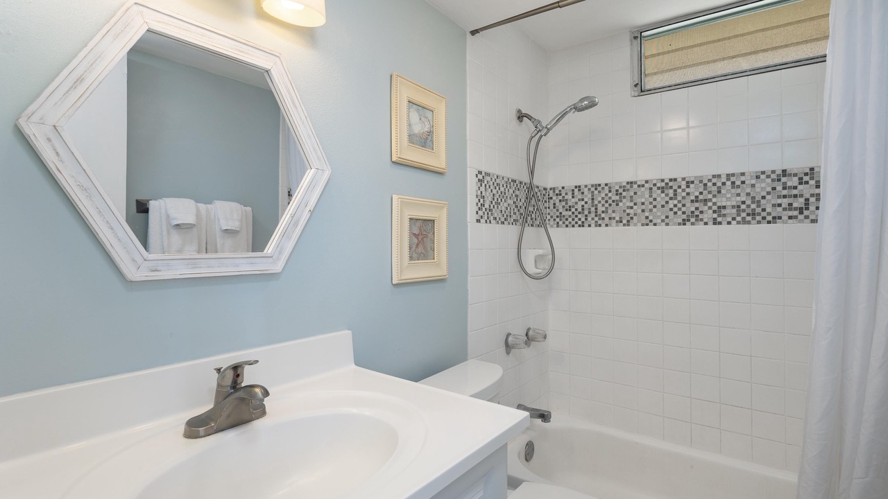 Photo of Bathroom in Waikiki