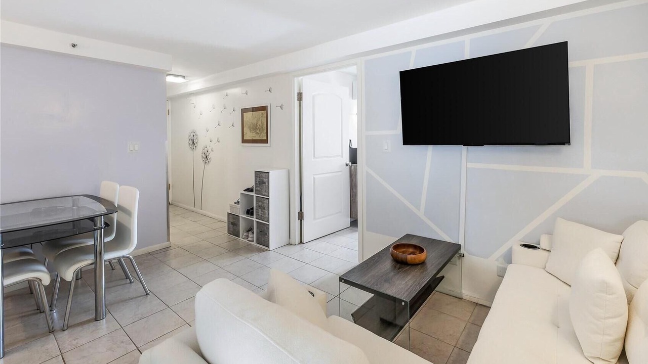 Photo of Livingroom in Waikiki