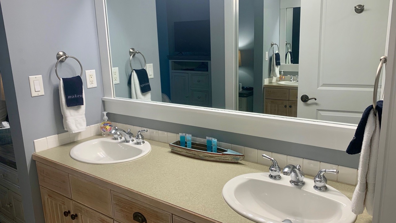 Photo of Bathroom in Baytowne Wharf