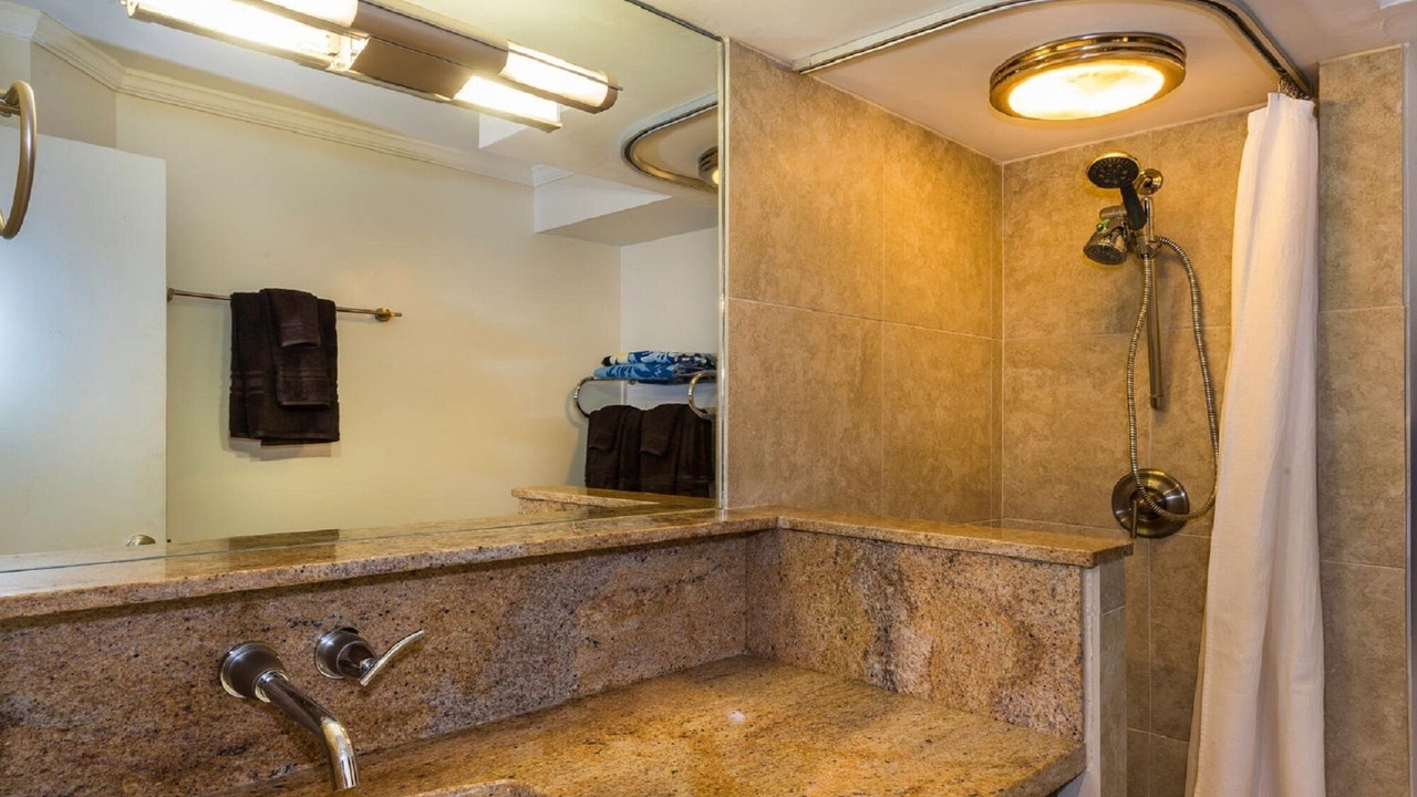 Photo of Bathroom in Waikiki