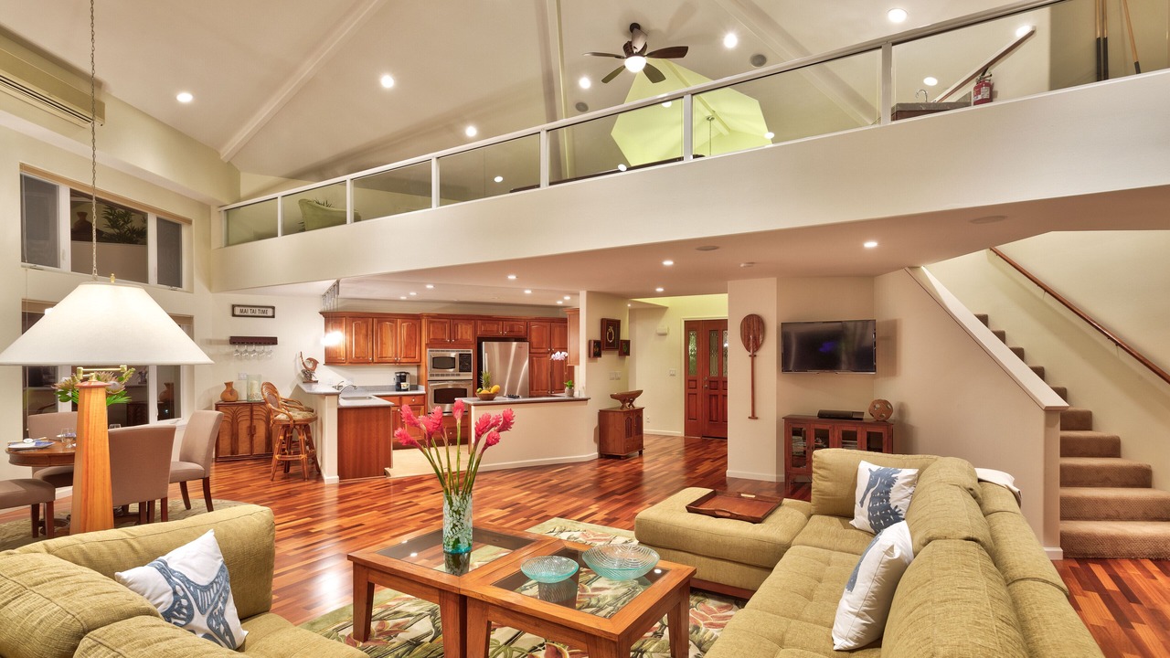 Photo of Bedroom in Historic Lahaina Front Street