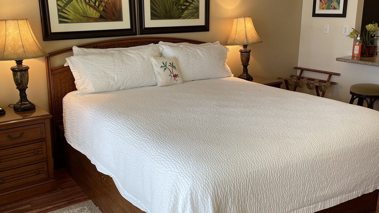 Photo of Bedroom in Historic Lahaina Front Street