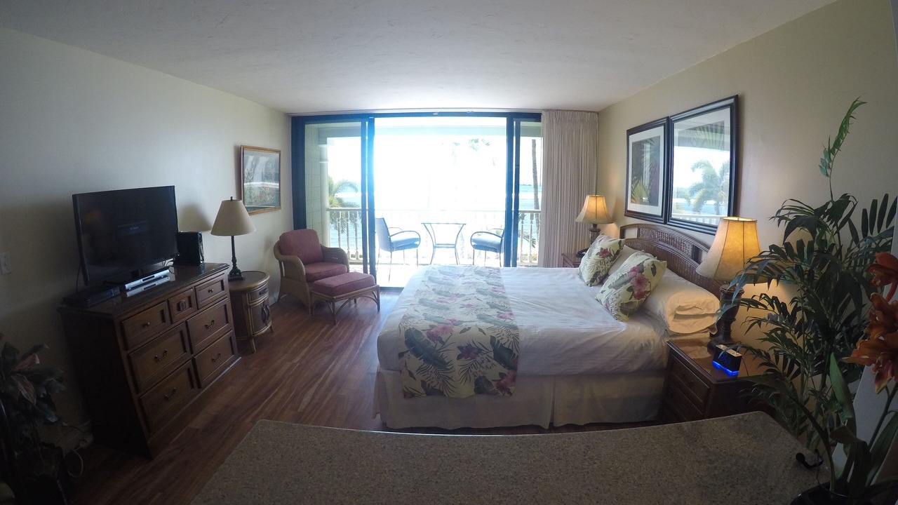 Photo of Bedroom in Historic Lahaina Front Street
