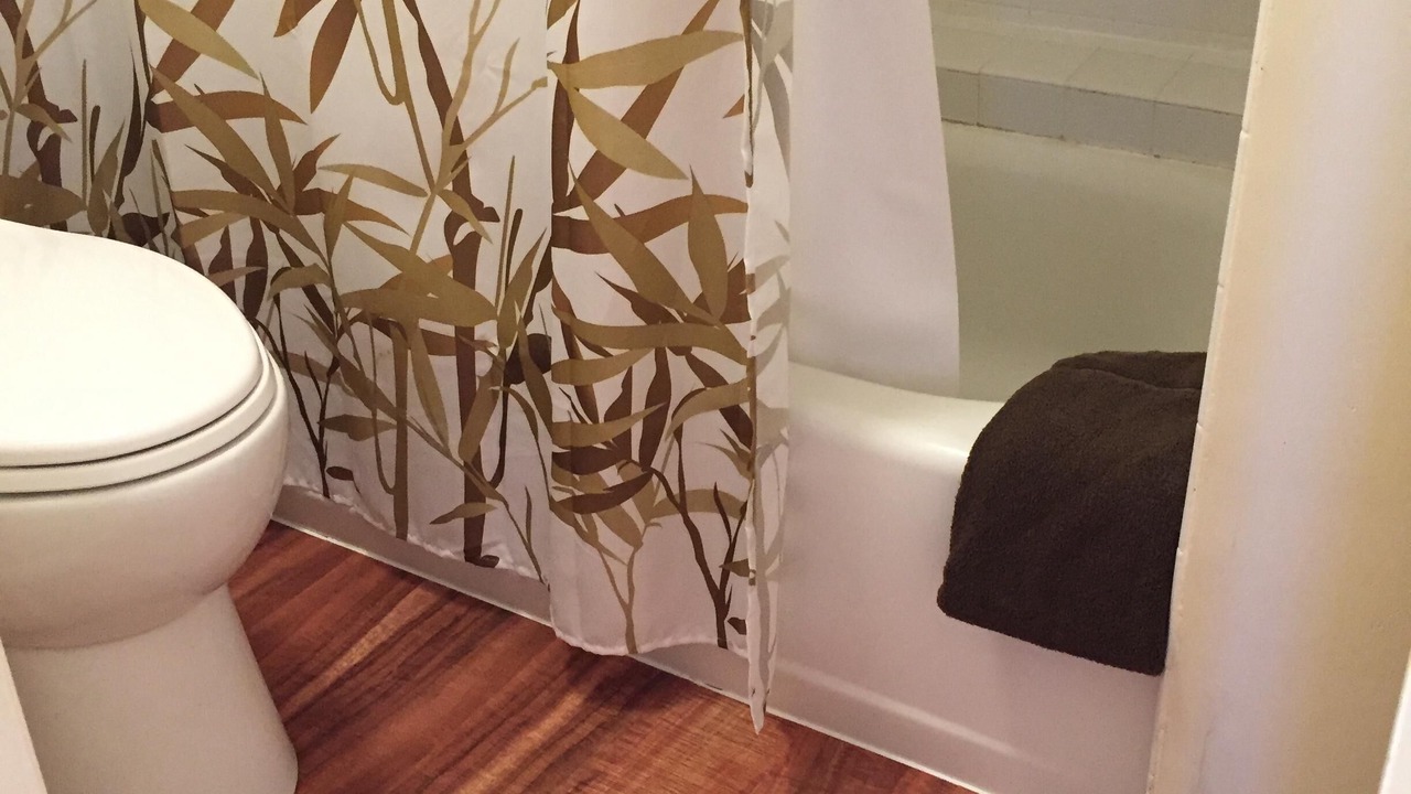 Photo of Bathroom in Historic Lahaina Front Street