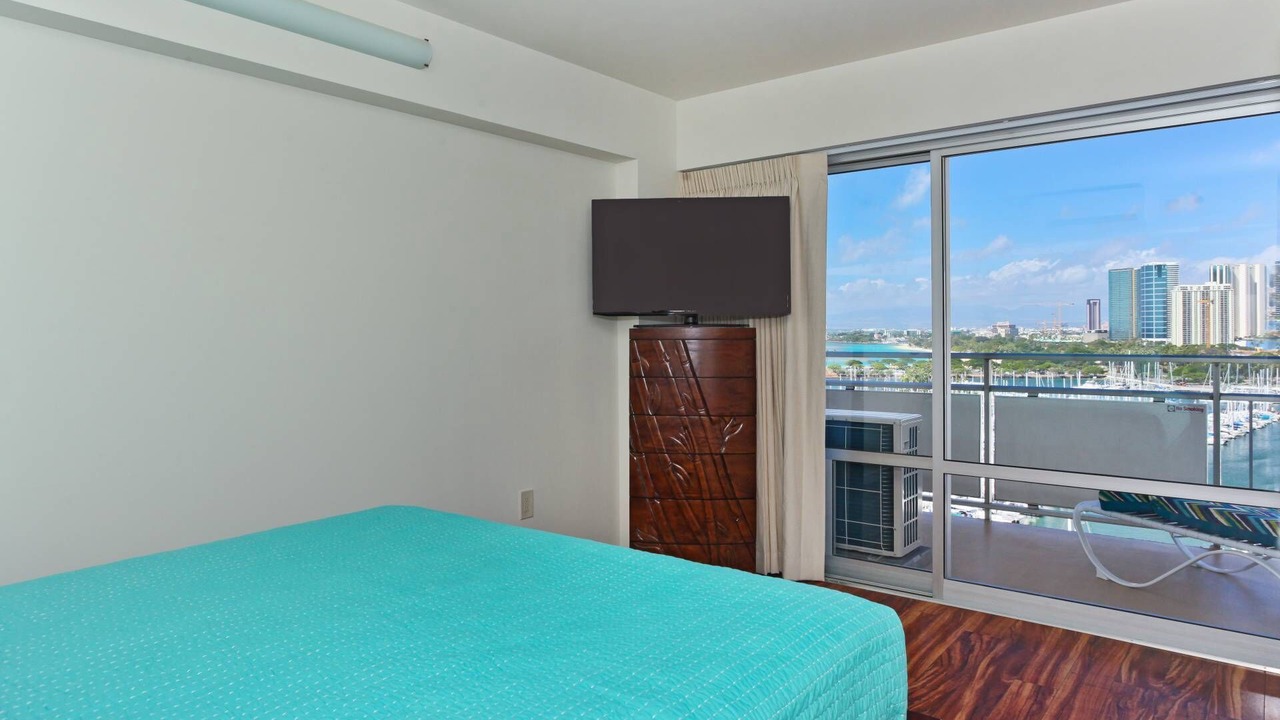 Photo of Bedroom in Waikiki