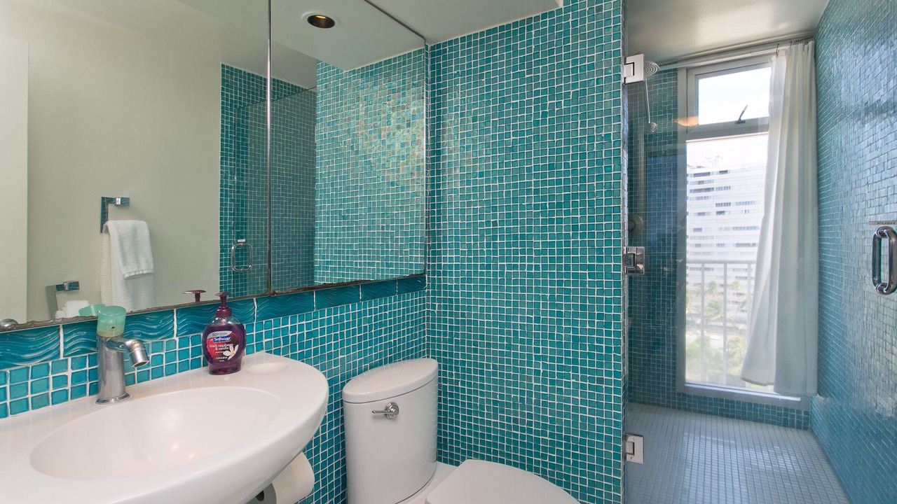 Photo of Bathroom in Diamond Head - Kapahulu - St. Louis