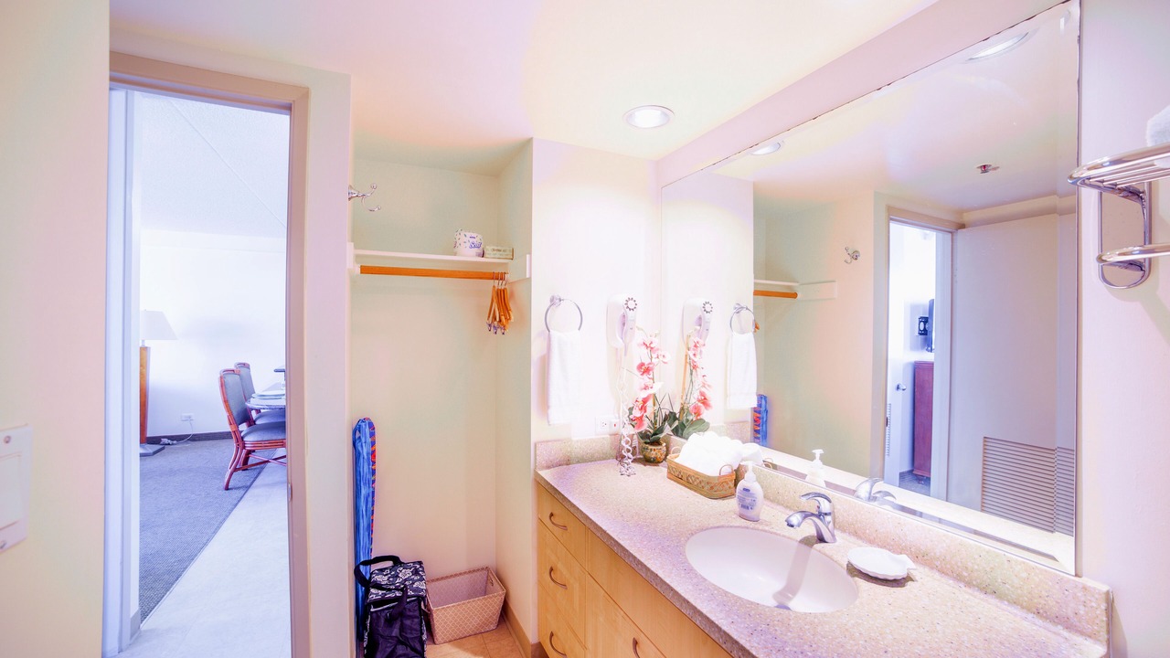 Photo of Bathroom in Diamond Head - Kapahulu - St. Louis