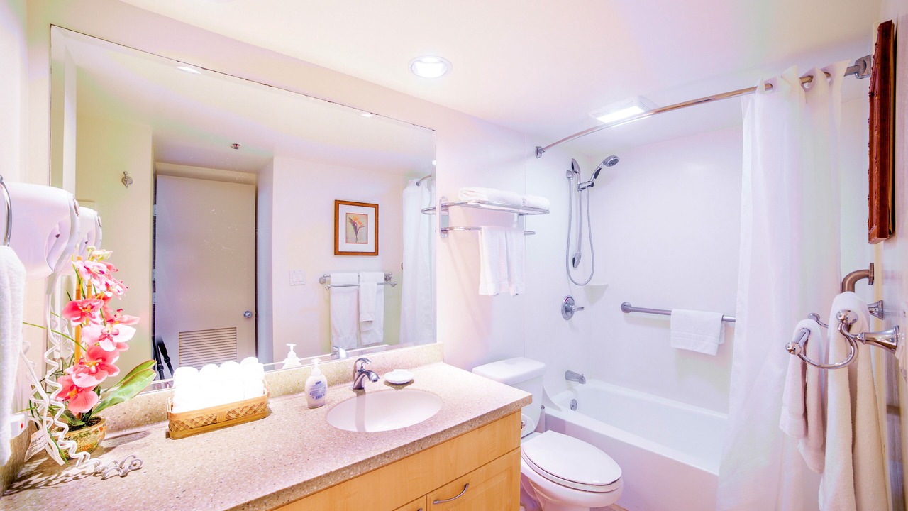 Photo of Bathroom in Diamond Head - Kapahulu - St. Louis
