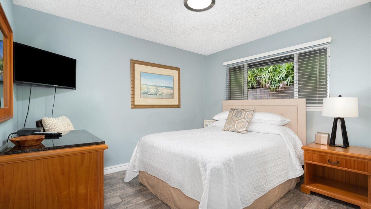 Photo of Bedroom in Portlock