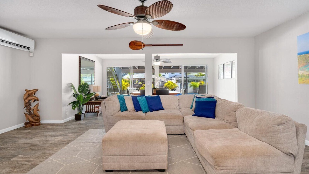 Photo of Livingroom in Portlock