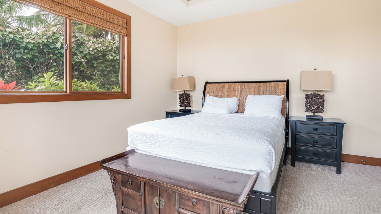 Photo of Bedroom in Historic Lahaina Front Street
