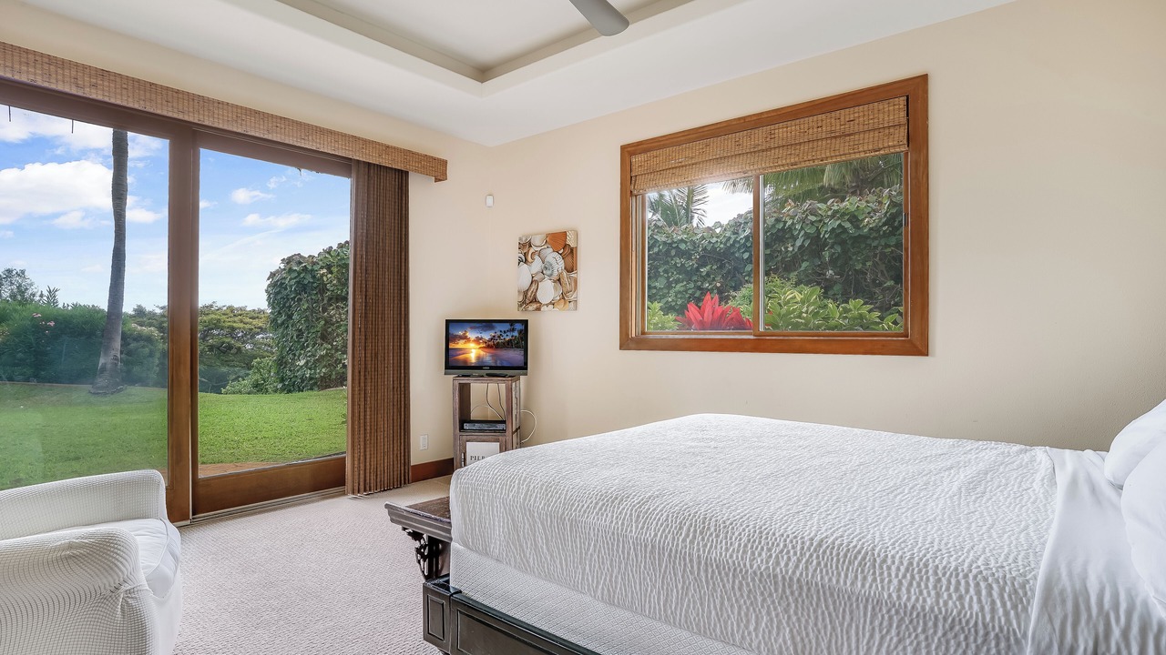 Photo of Bedroom in Historic Lahaina Front Street