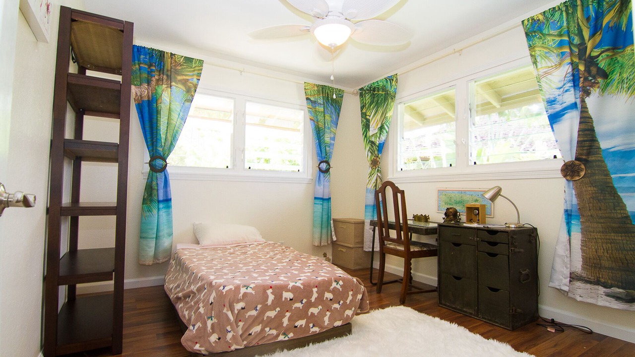 Photo of Bedroom in Portlock