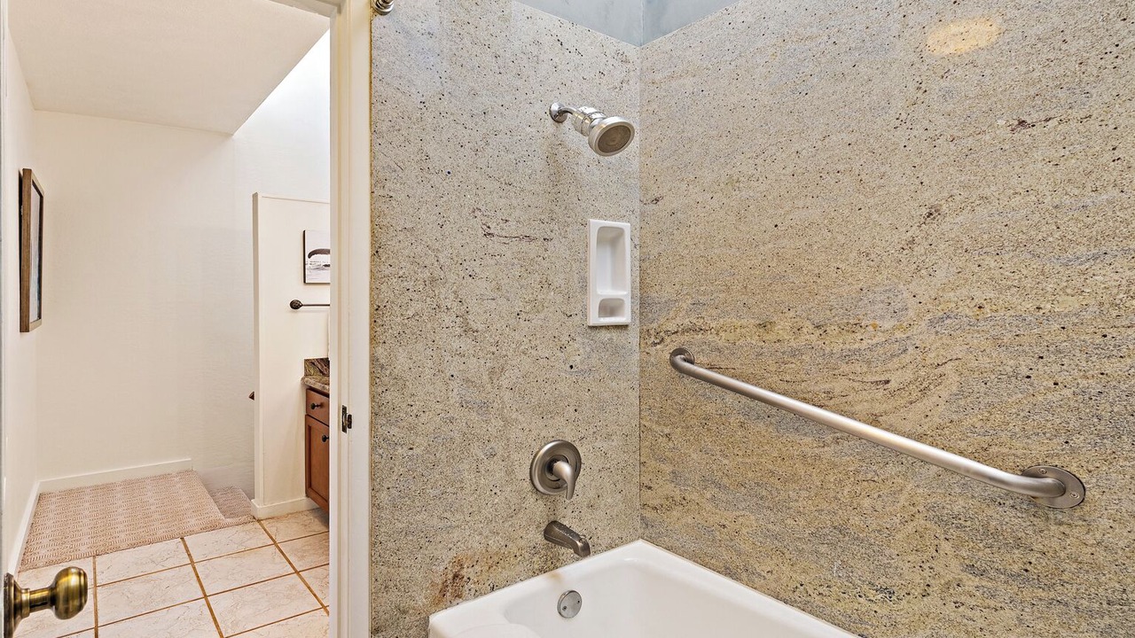 Photo of Bathroom in Kahana