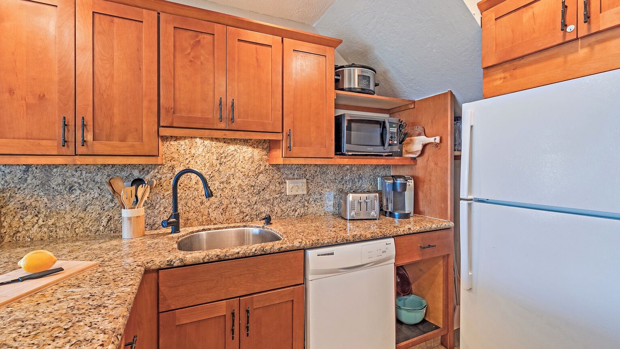Photo of Kitchen in Kahana