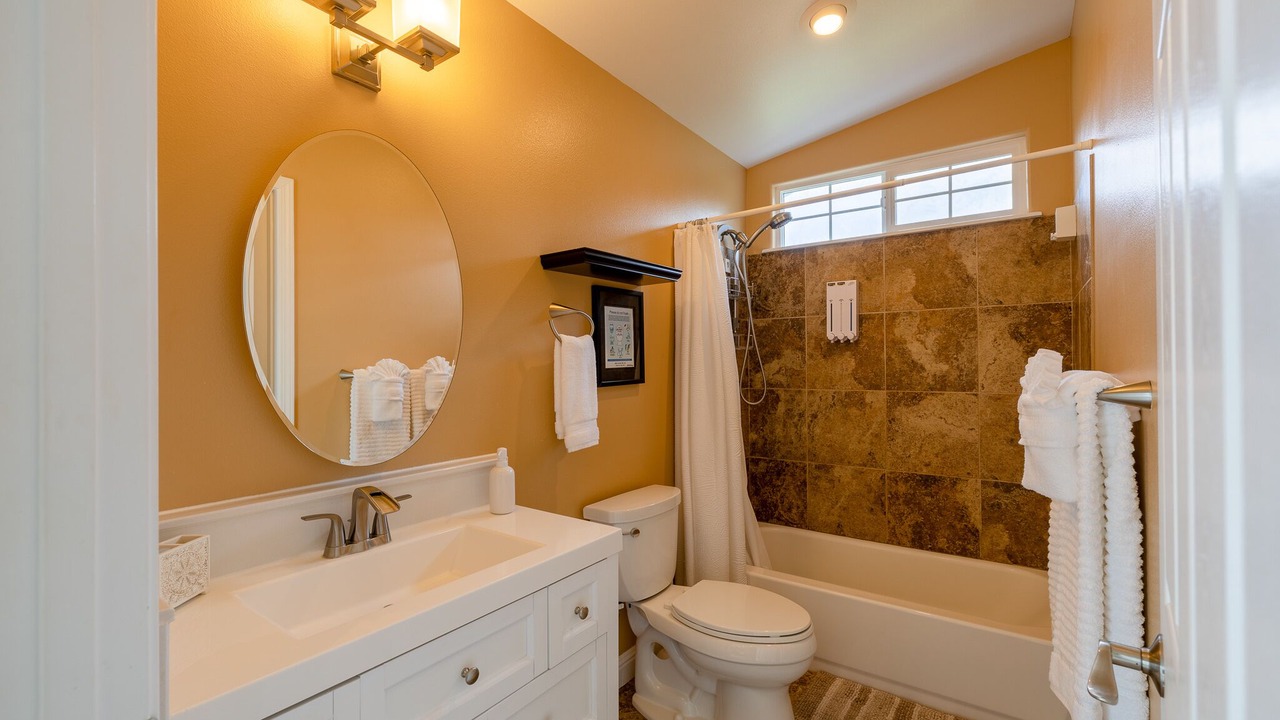 Photo of Bathroom in Hilo