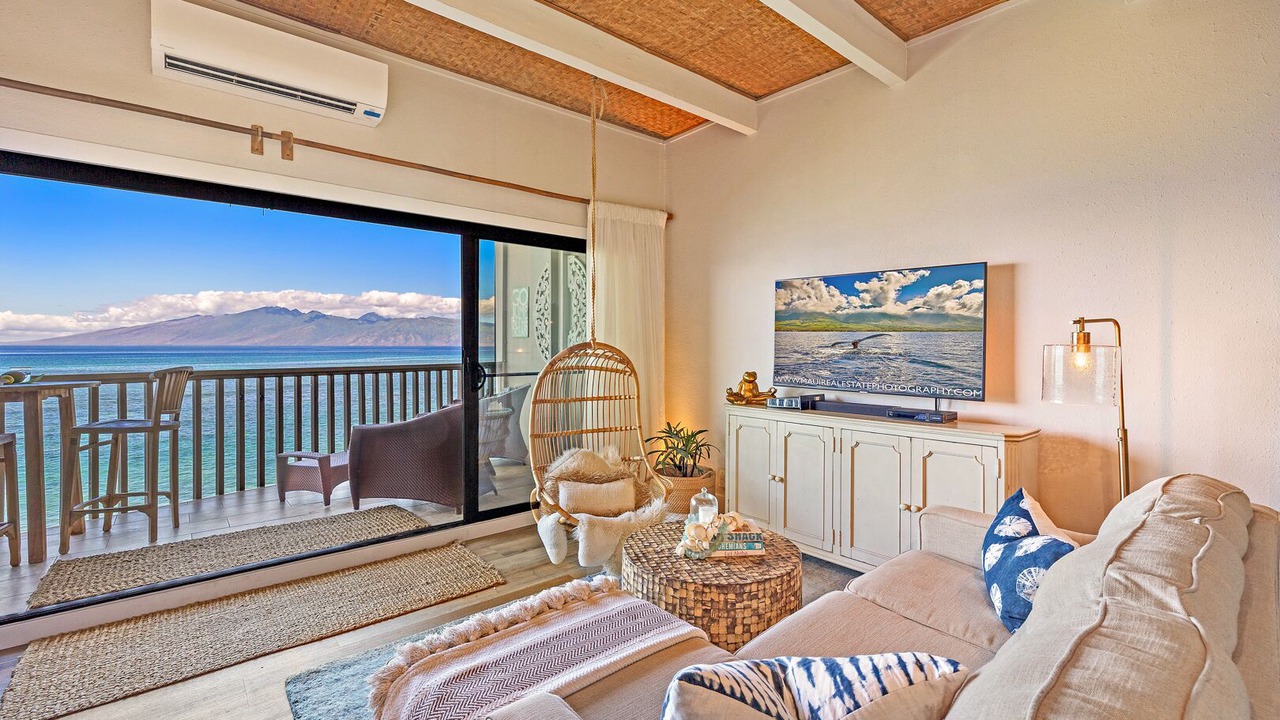 Photo of Livingroom in Kahana