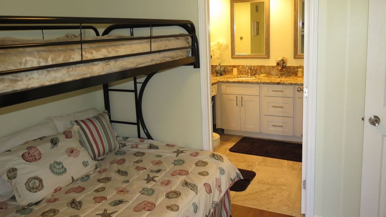 Photo of Bedroom in Makaha