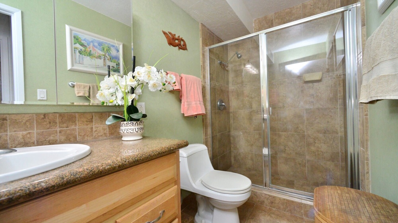 Photo of Bathroom in Maalaea