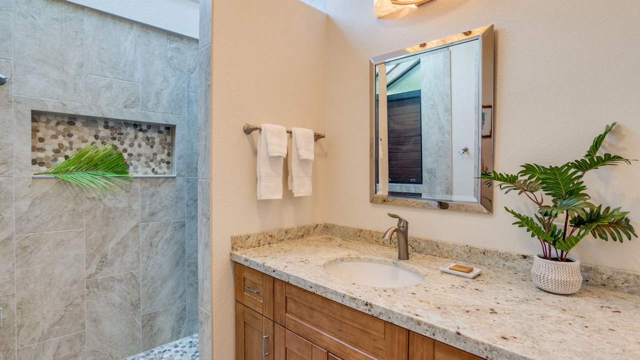 Photo of Bathroom in Kahana