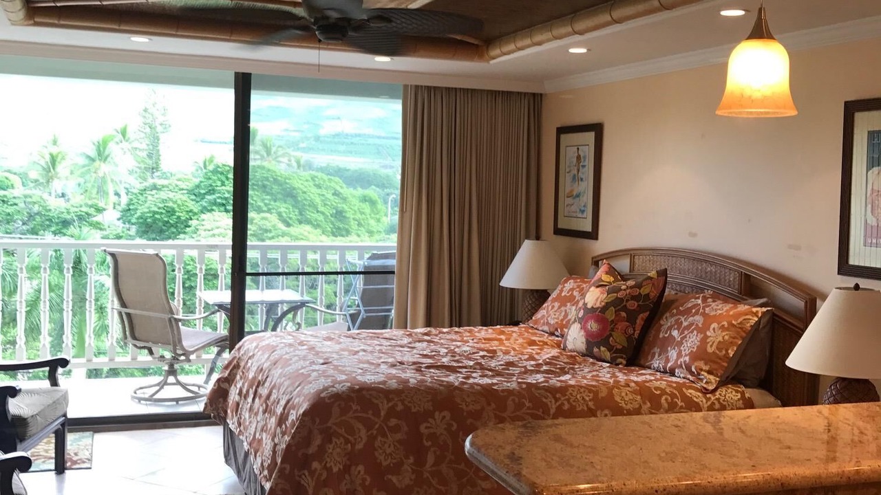Photo of Bedroom in Historic Lahaina Front Street