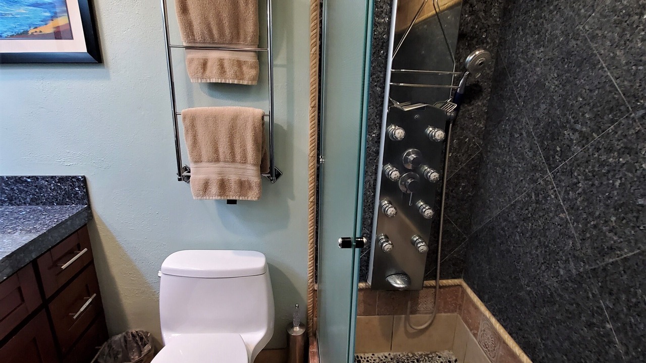 Photo of Bathroom in Makaha