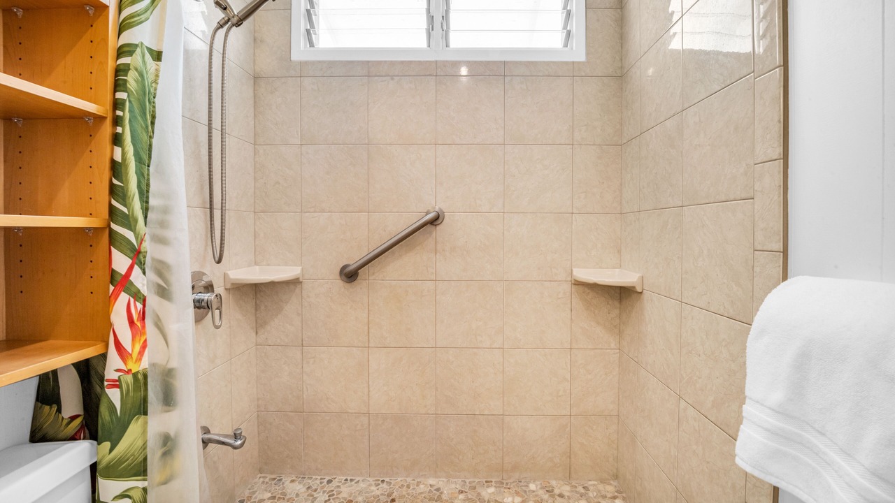 Photo of Bathroom in Waimanalo Beach
