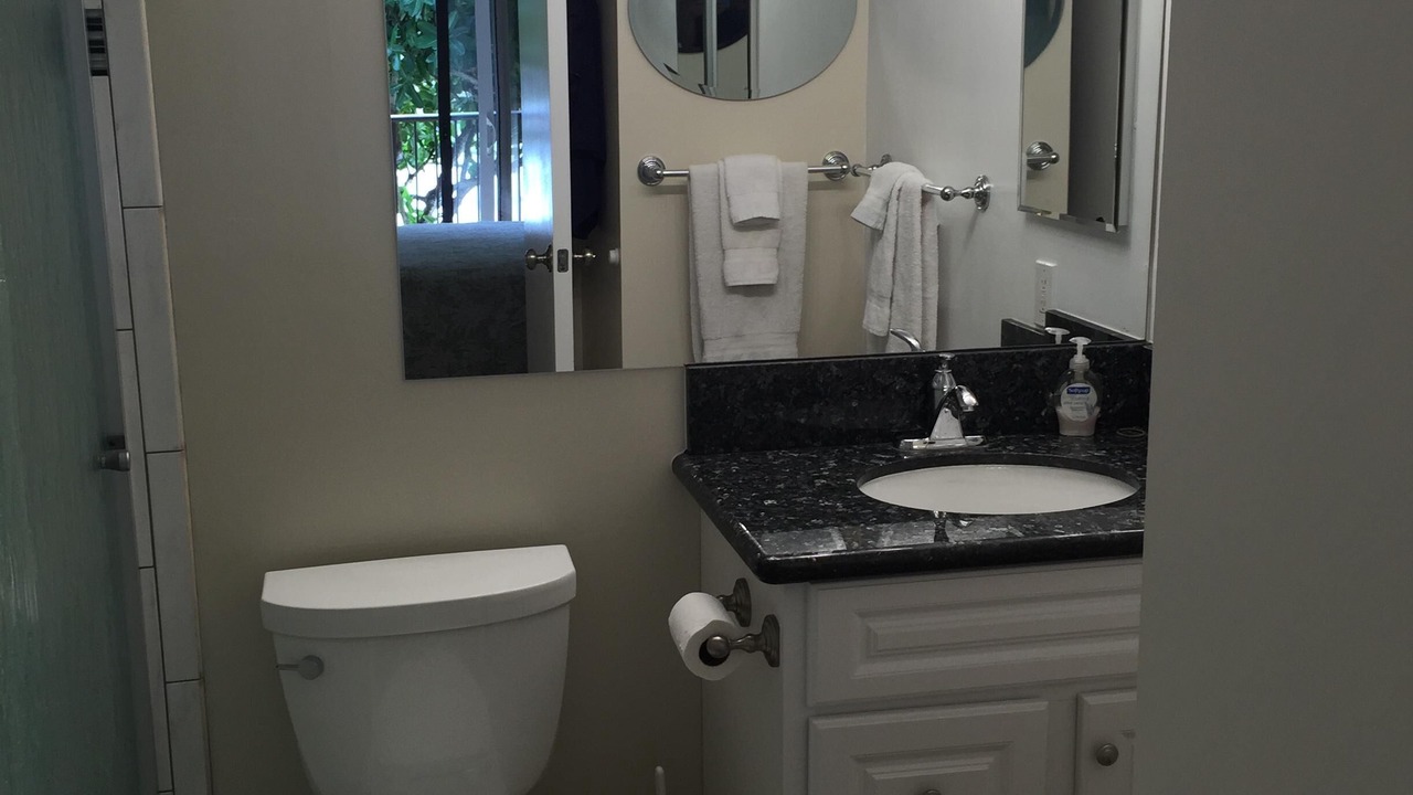 Photo of Bathroom in Hanamaulu