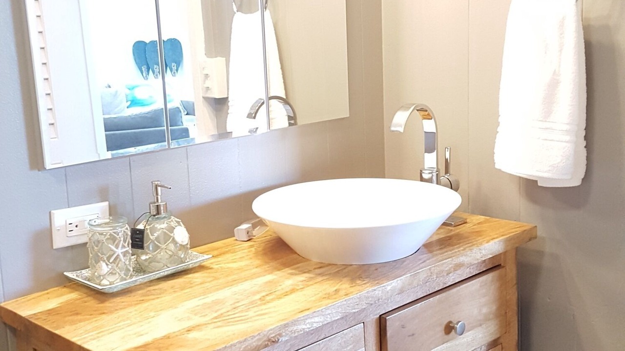 Photo of Bathroom in Ka'a'awa