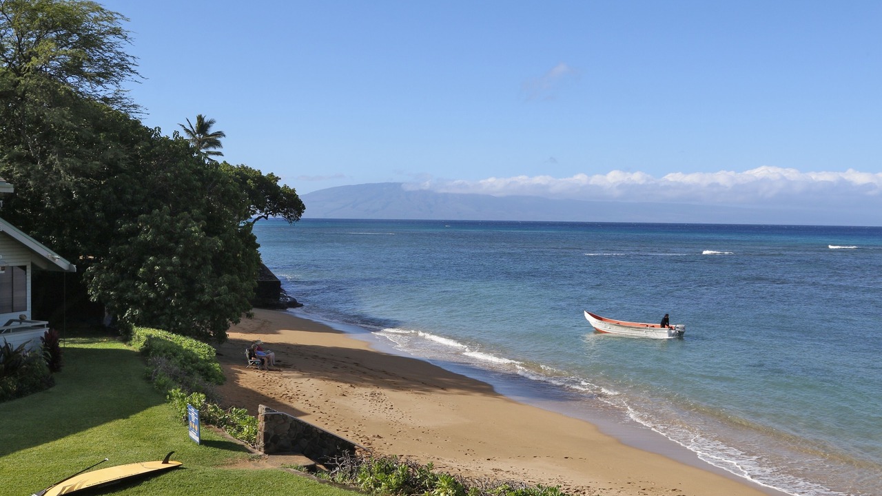 Photo of Others in Kahana