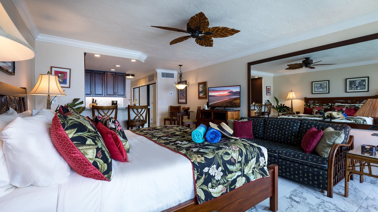Photo of Bedroom in Historic Lahaina Front Street