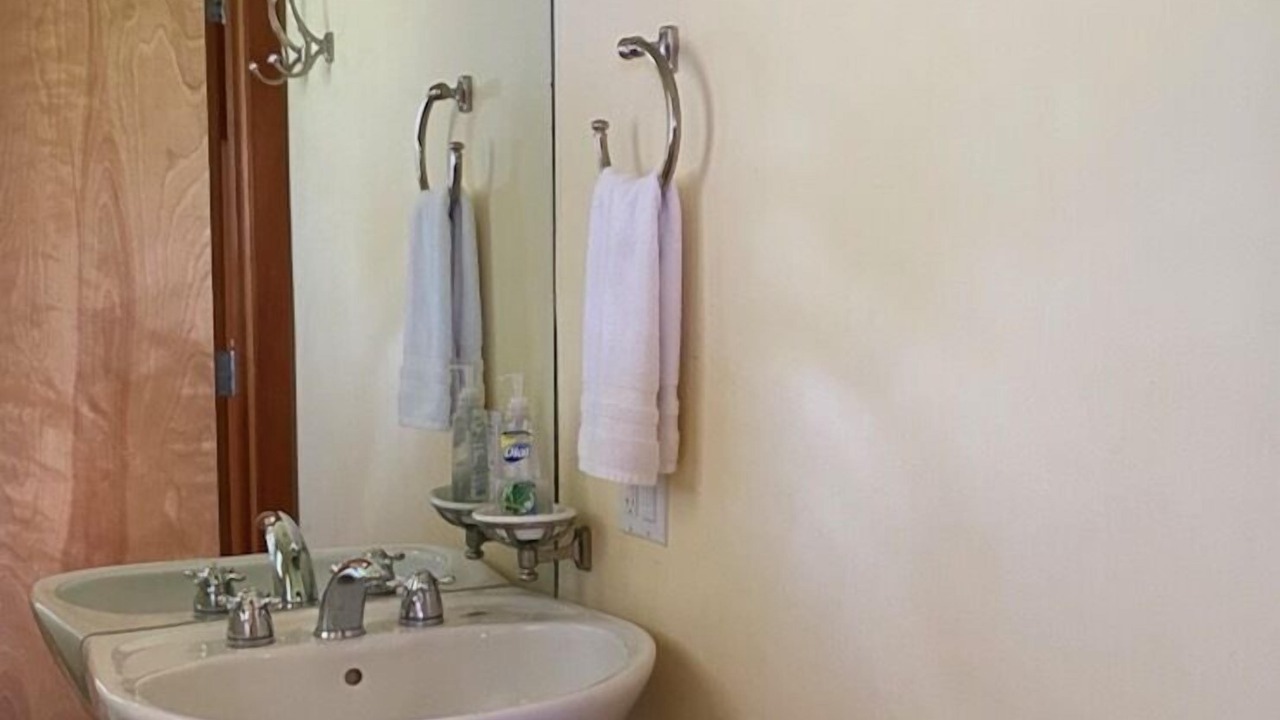 Photo of Bedroom in Historic Lahaina Front Street