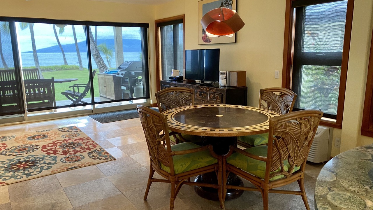 Photo of Livingroom in Historic Lahaina Front Street