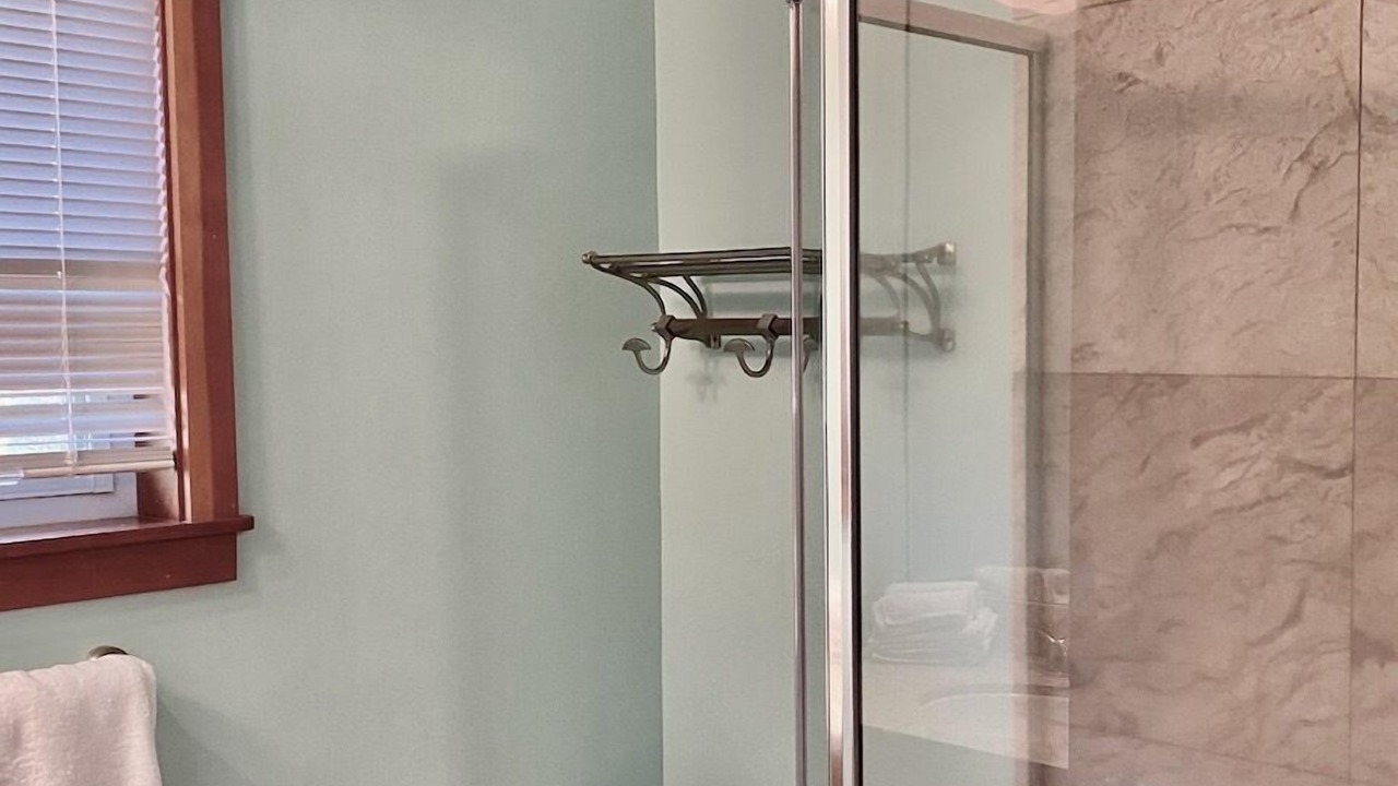 Photo of Bathroom in Historic Lahaina Front Street