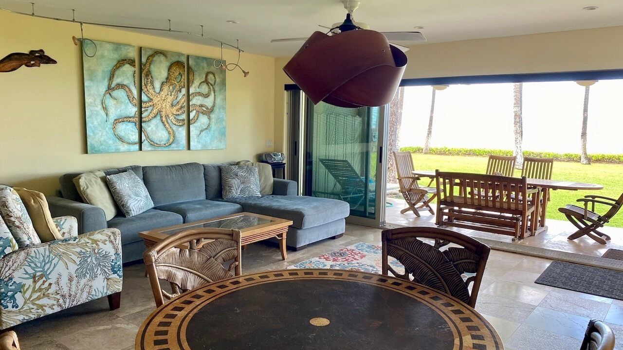 Photo of Livingroom in Historic Lahaina Front Street