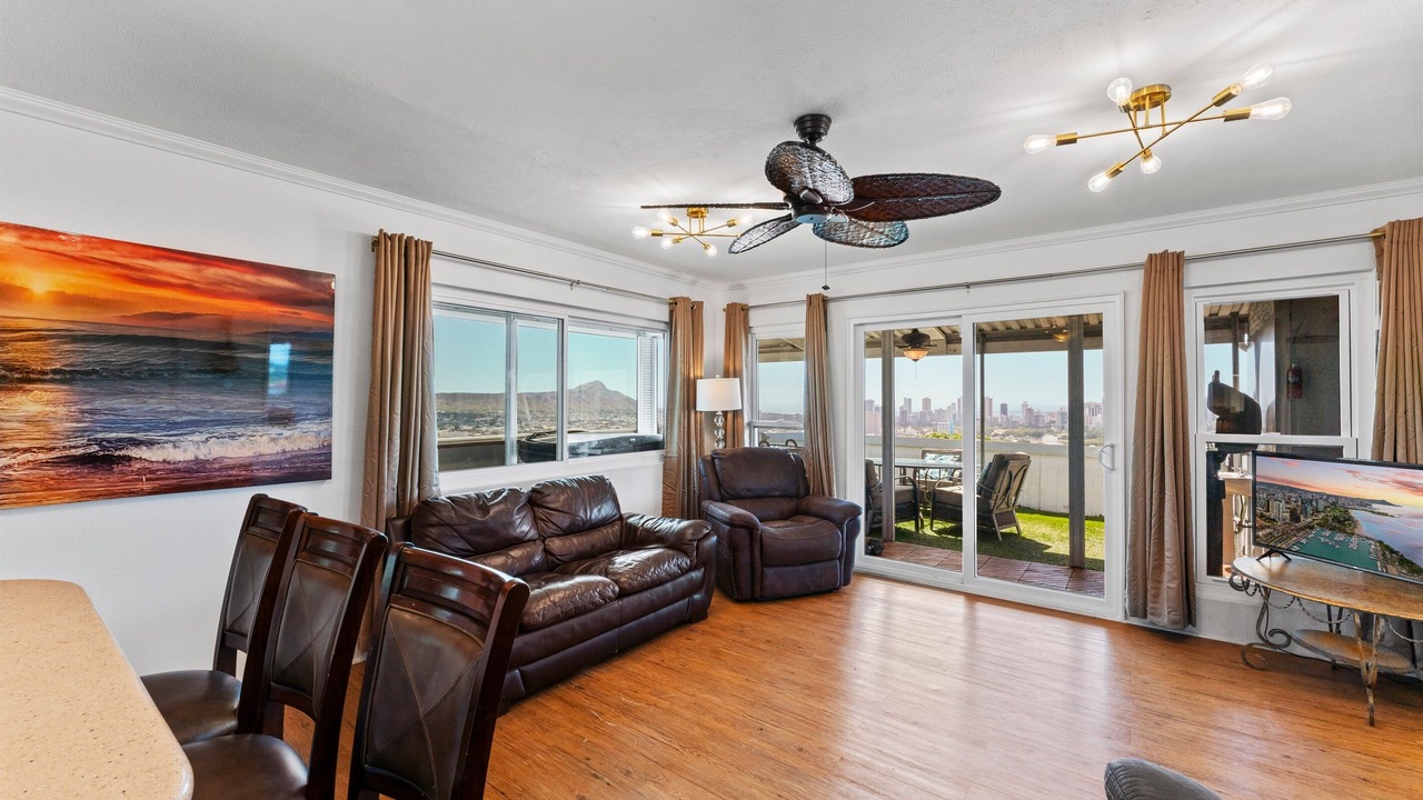 Photo of Livingroom in Waikiki