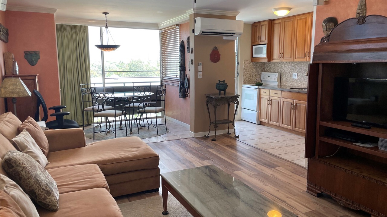Photo of Livingroom in Diamond Head - Kapahulu - St. Louis